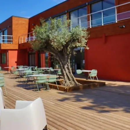 Camping 4 étoiles - Piscine - Ccbgbac 4*